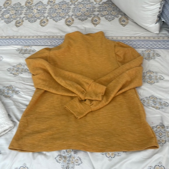 Yellow Sweater - Picture 1 of 3